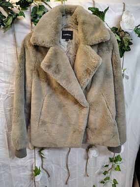 Express Plush Teddy Jacket in Taupe